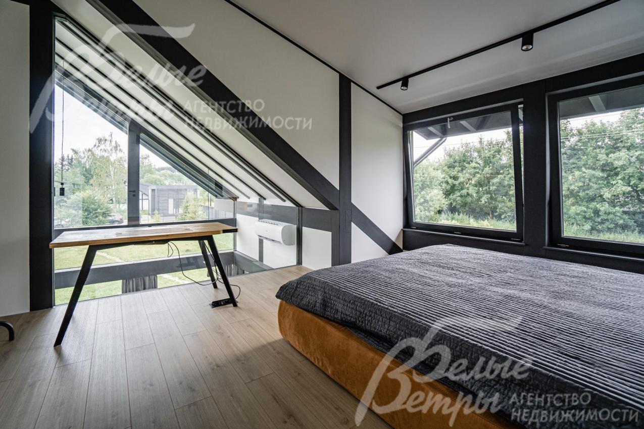 На 2-м этаже 2 спальни 24 кв.м и 19 кв.м