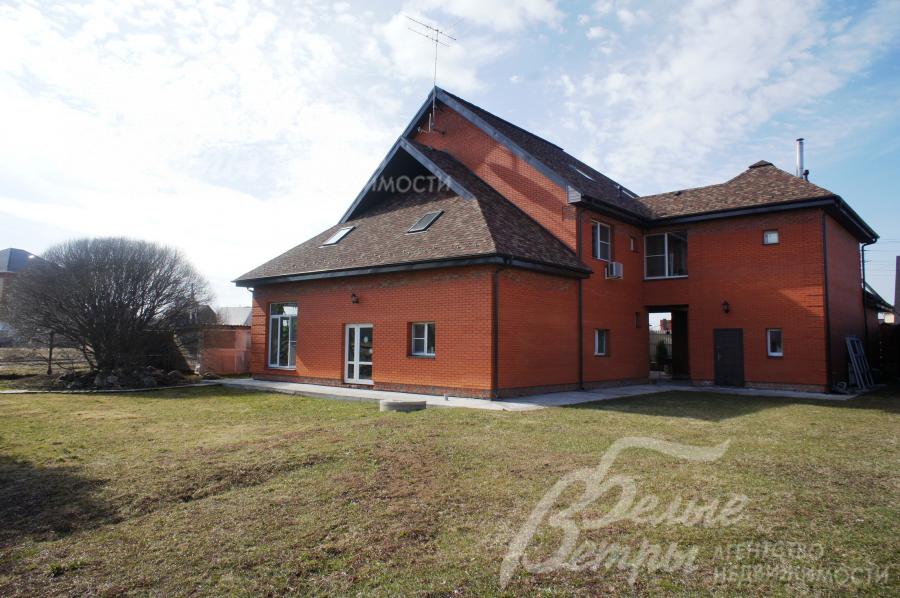 Меблированный коттедж 404 кв.м в к/п Приозерный