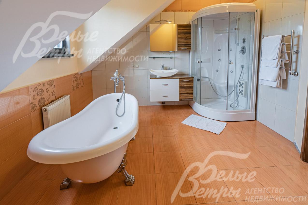 Санузел с ванной и душевой