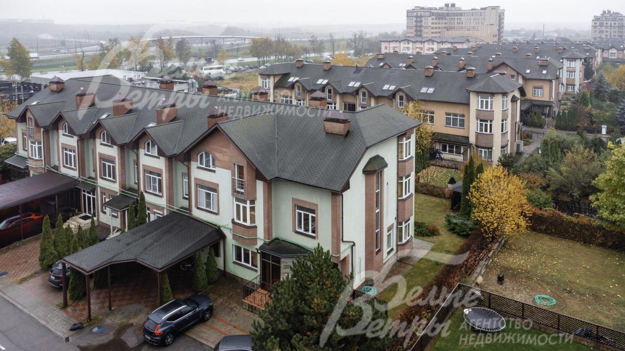 Торцевой Таунхаус 286 кв.м на участке 5 соток в ЖК Дубровка рядом с метро
