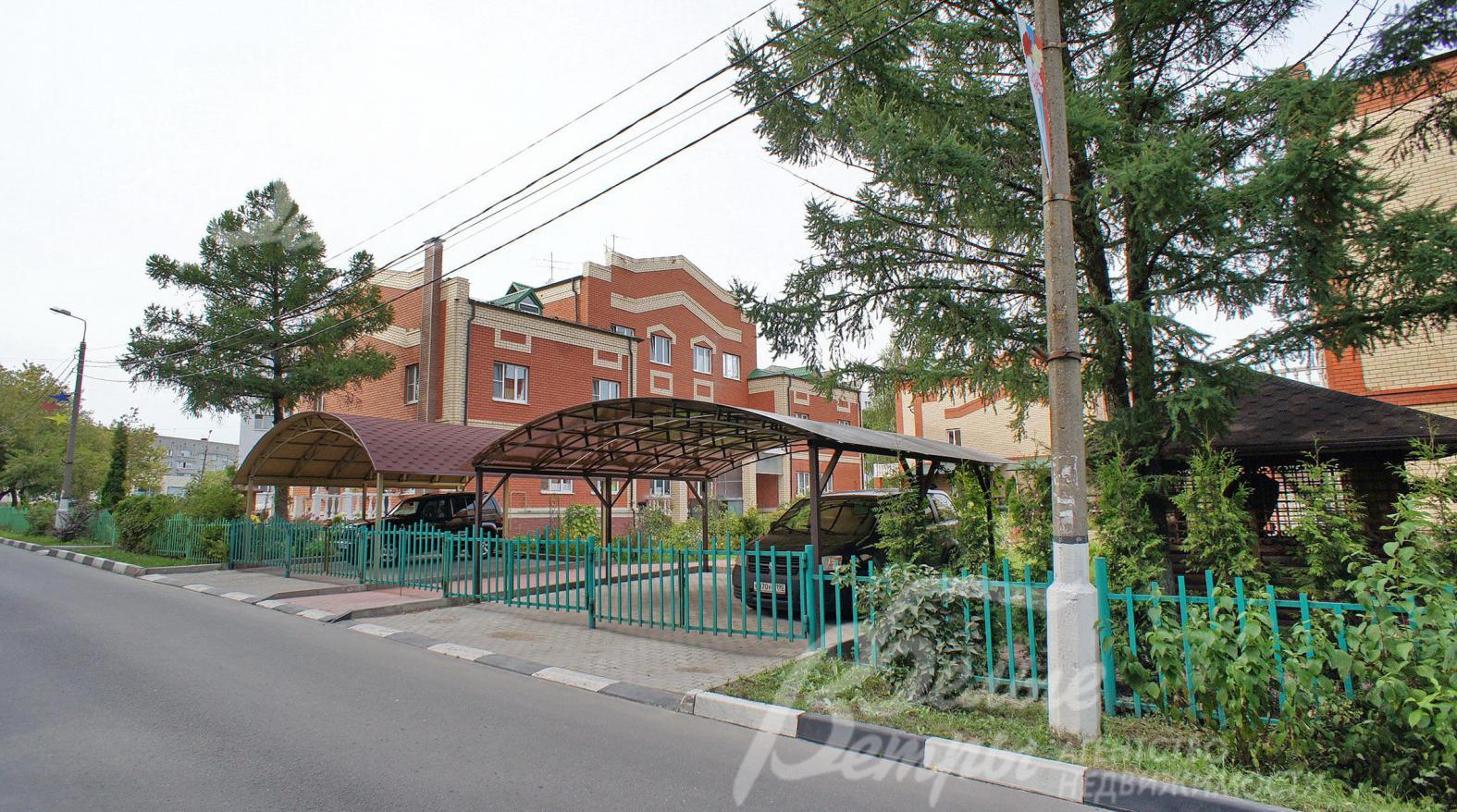 Два парковочных места на территории ЖК представлены в пользование арендаторов