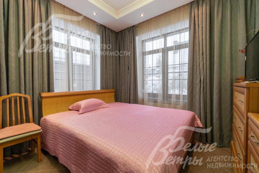 Спальня 13 кв.м на первом этаже 