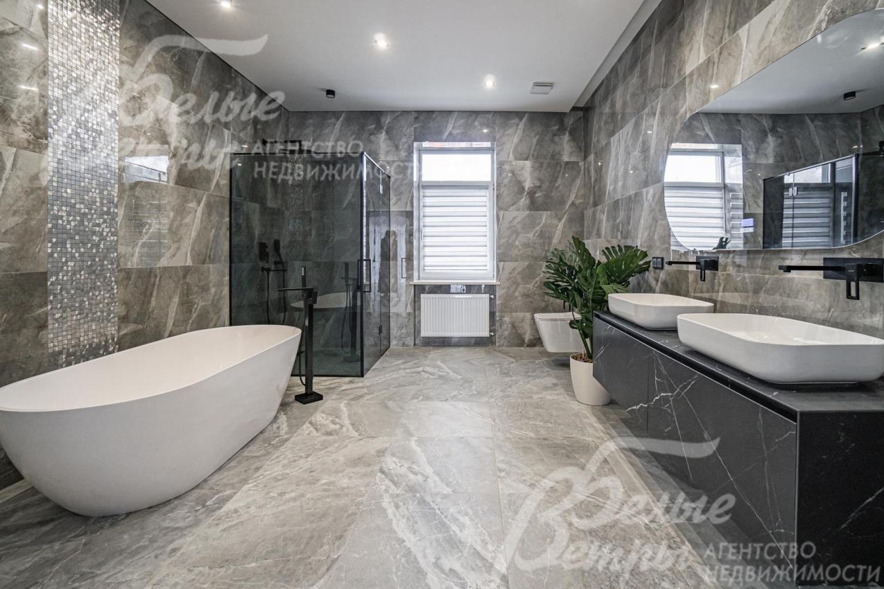 Санузел 21 кв.м в мастер-спальне