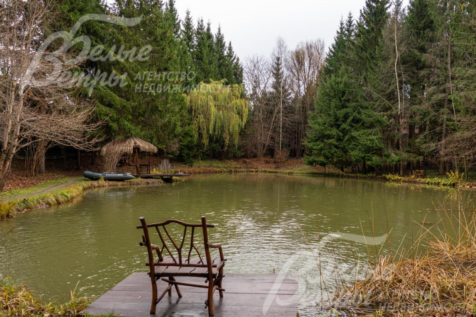 Точка притяжения на участке – собственный искусственный зарыбленный пруд 