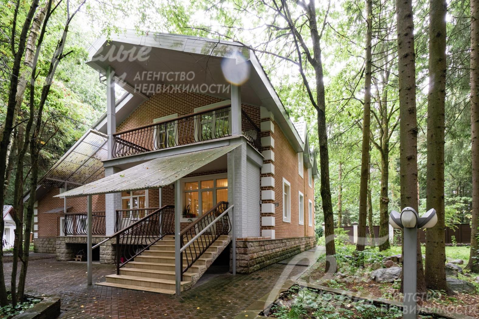 Кирпичный дом под ключ на лесном участке площадью 32 сотки в охраняемом коттеджном поселке КИЗ Пенаты