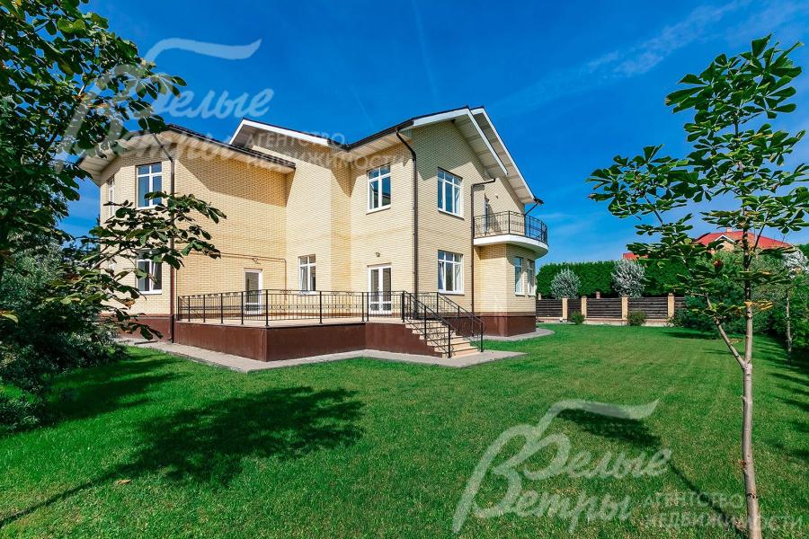 Ухоженный участок 11 соток огорожен забором