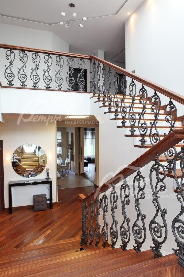 Лестничный холл