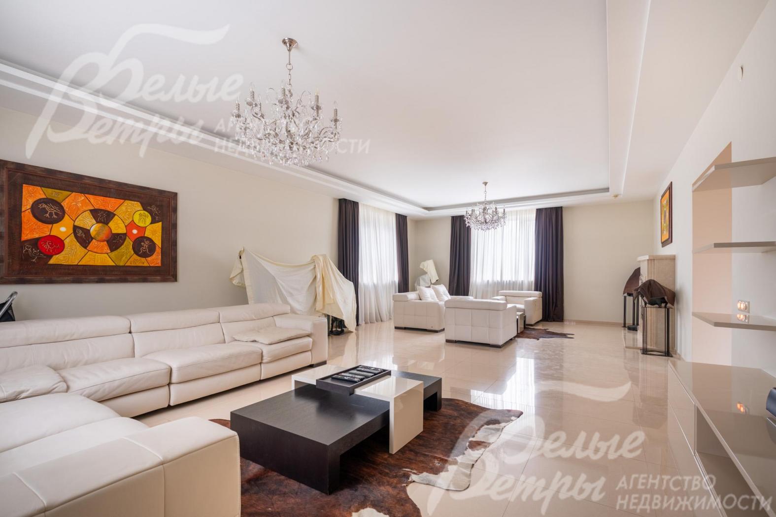 Дом полностью готов к комфортному проживанию: выполнена качественная отделка, соответствующая эстетике современной классики