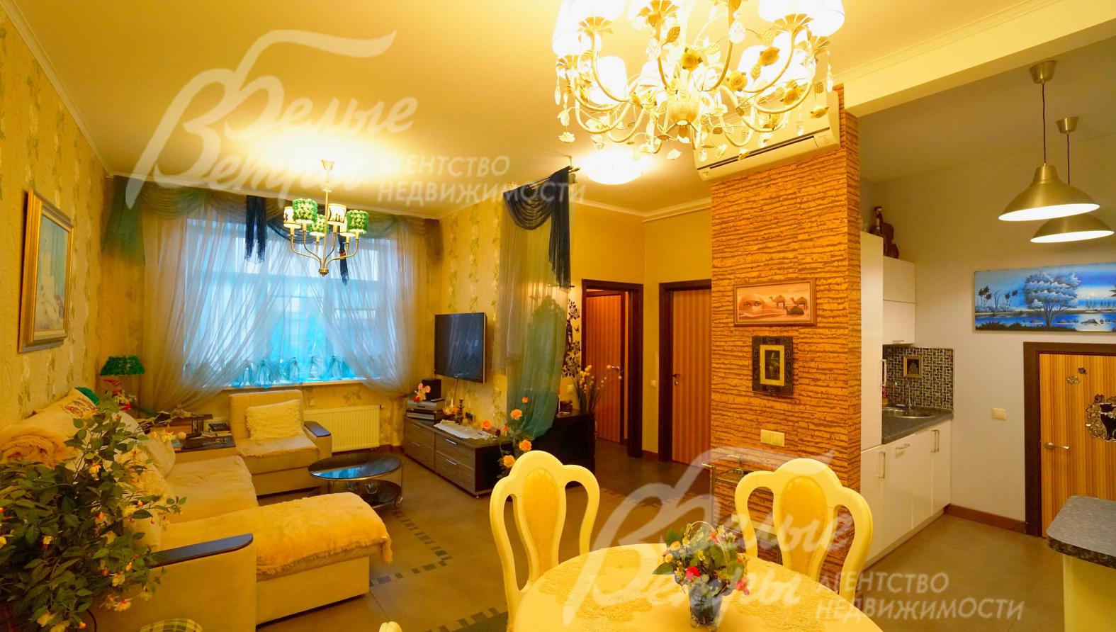 Первый этаж