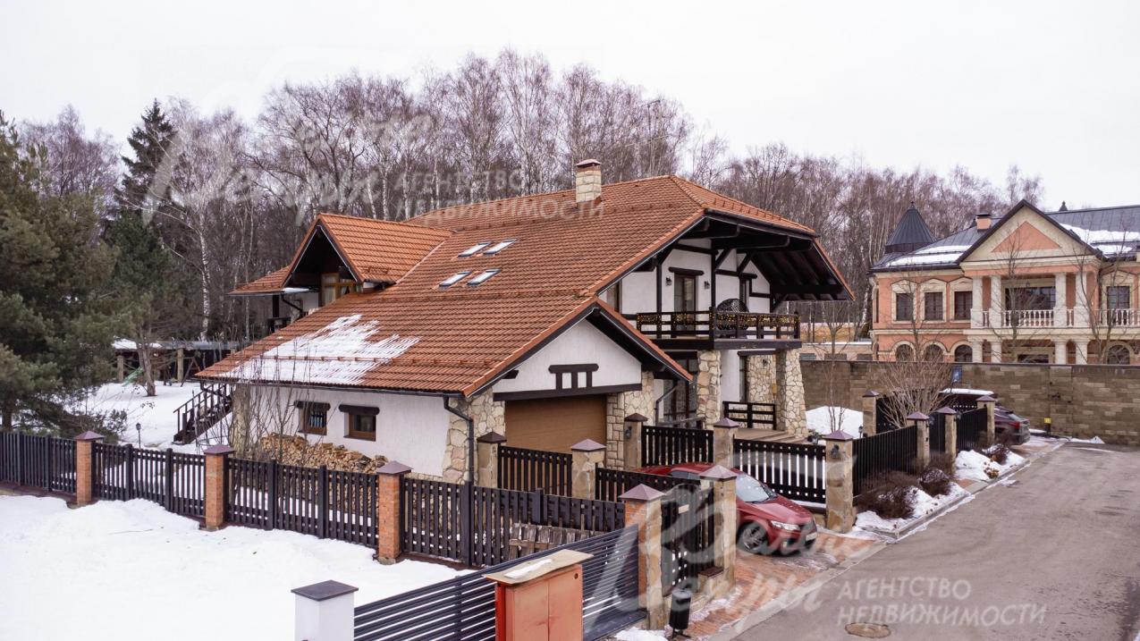 Коттедж в стиле шале на участке площадью 18 соток в охраняемом коттеджном поселке Времена года