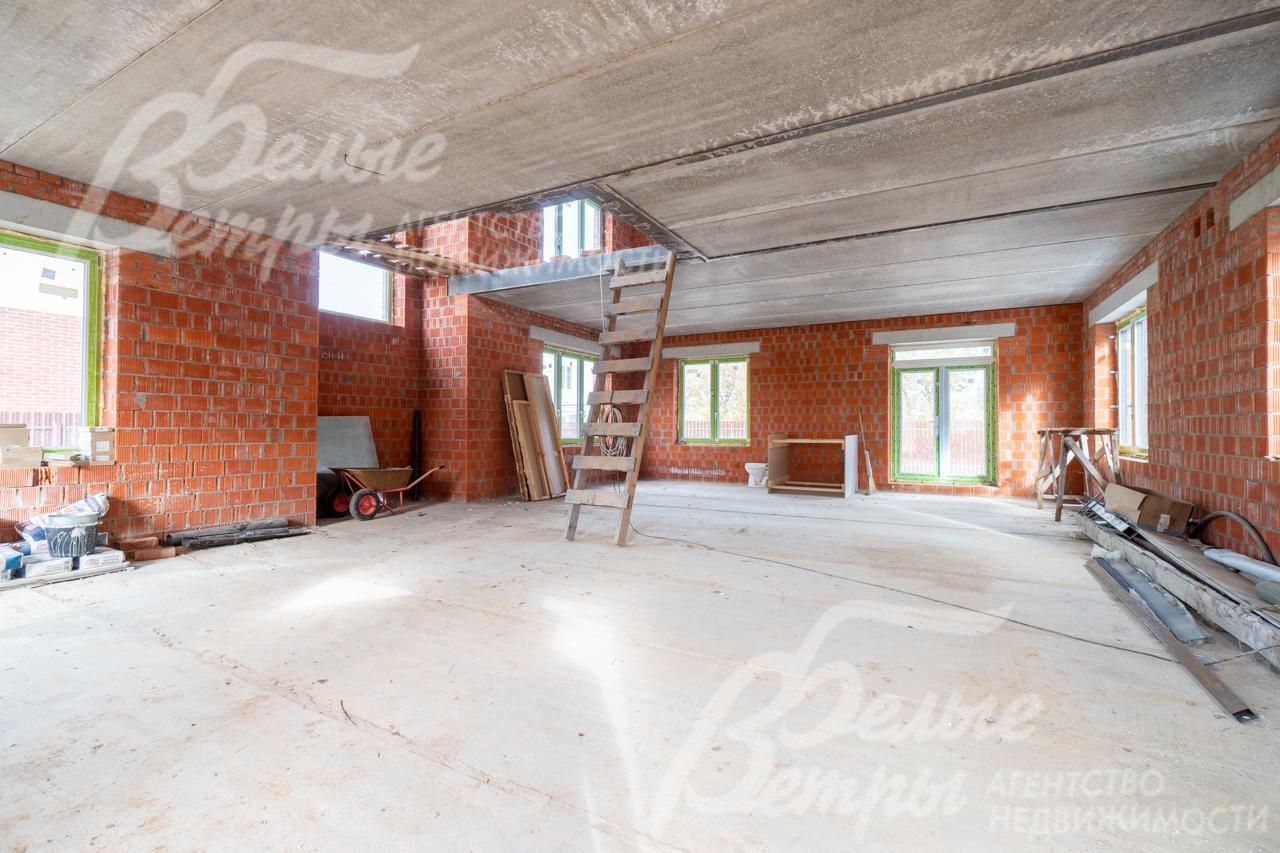 В доме - свободная планировка на 1-м и 2-м этажах