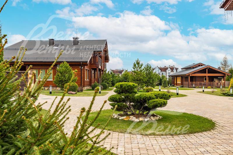 Комплекс строений: основной дом, спа с баней, дом для персонала с гаражом на 3 авто