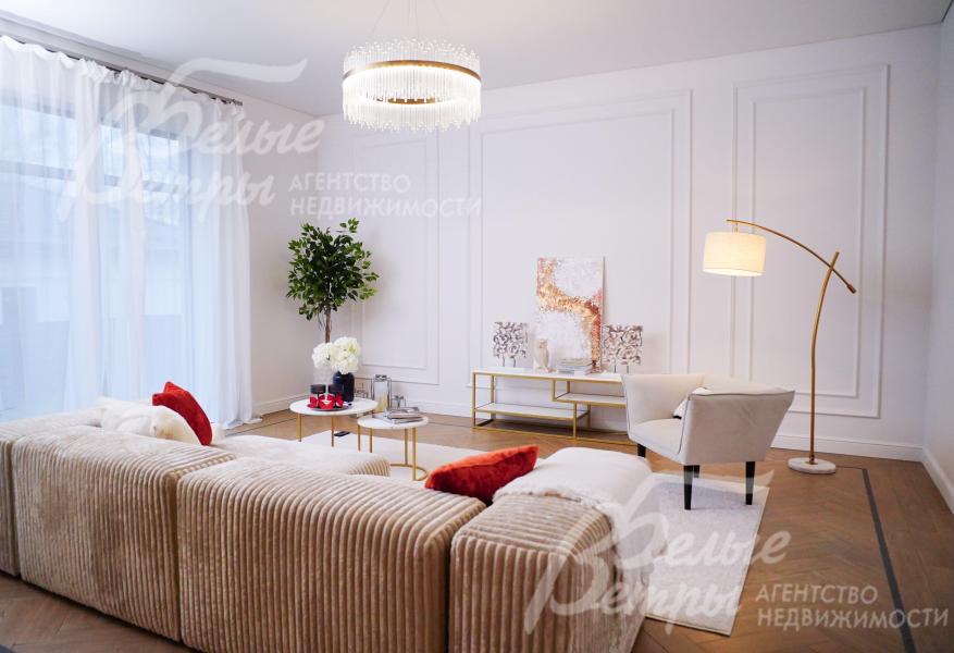 Гостиная 28 кв.м с панорамными окнами 