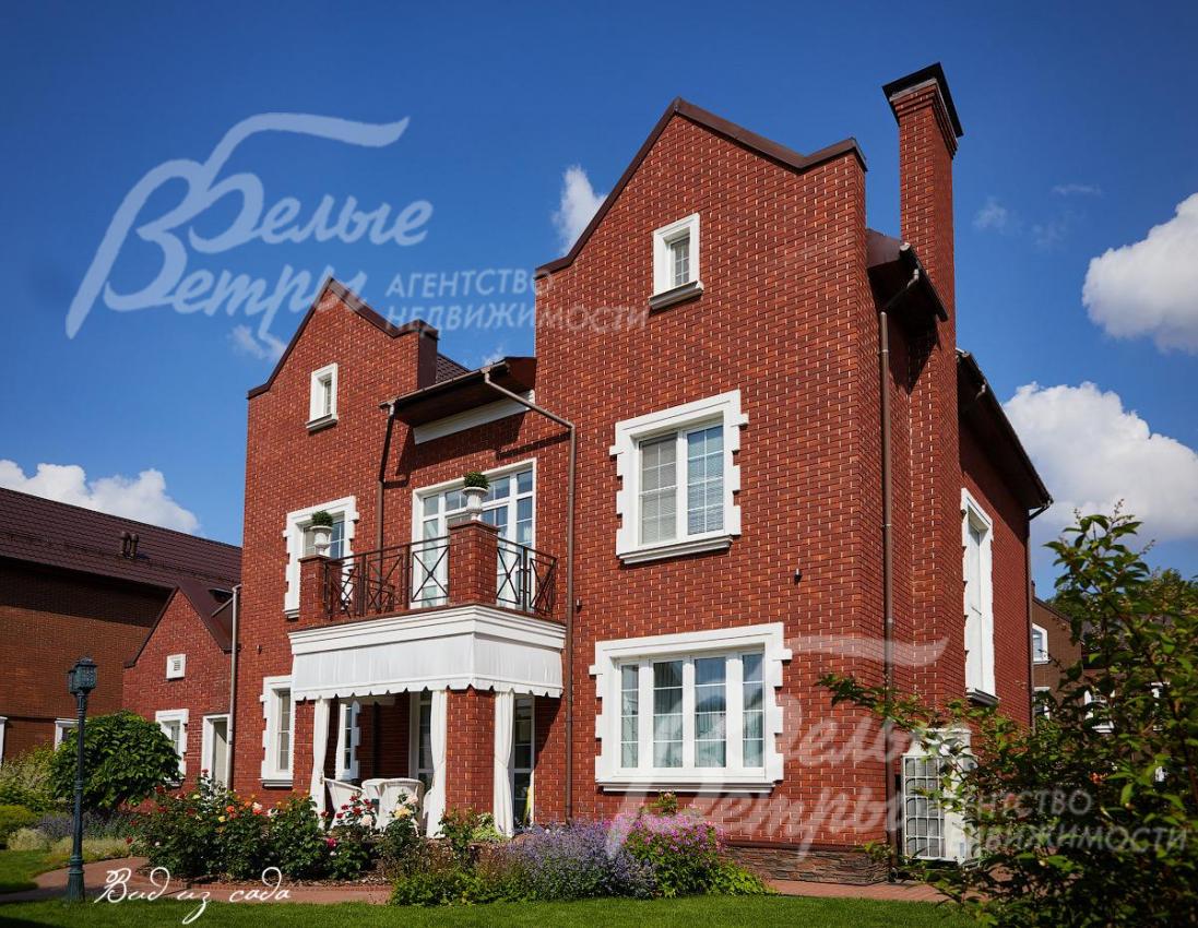 Кирпичный дом в английском стиле на ухоженном участке площадью 9 соток в строгоохраняемом коттеджном поселке Бристоль