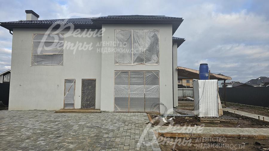 Коттеджный посёлок в Новой Москве – строго охраняемый, с центральными коммуникациями, находится в окружении леса