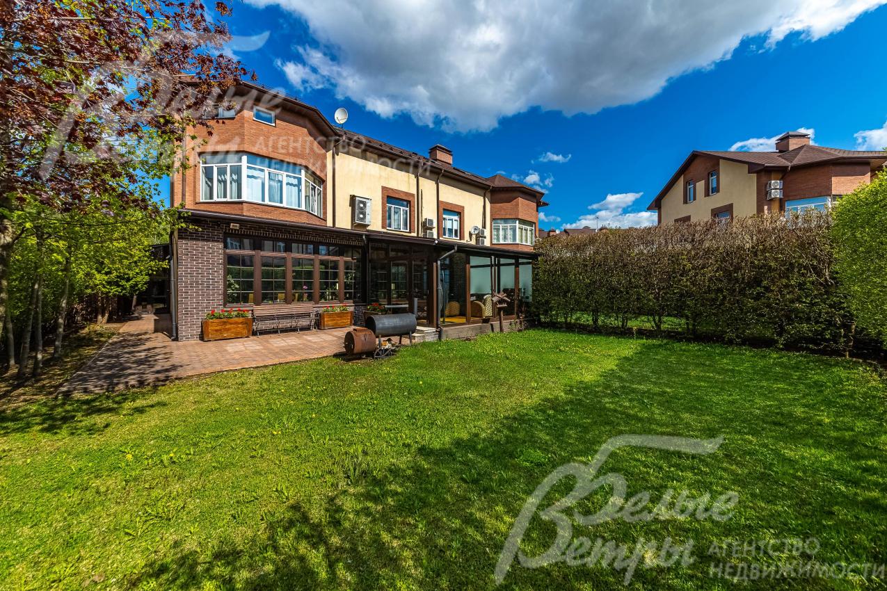 Меблированная торцевая секция таунхауса 450 кв.м в ЖК Дубровка 