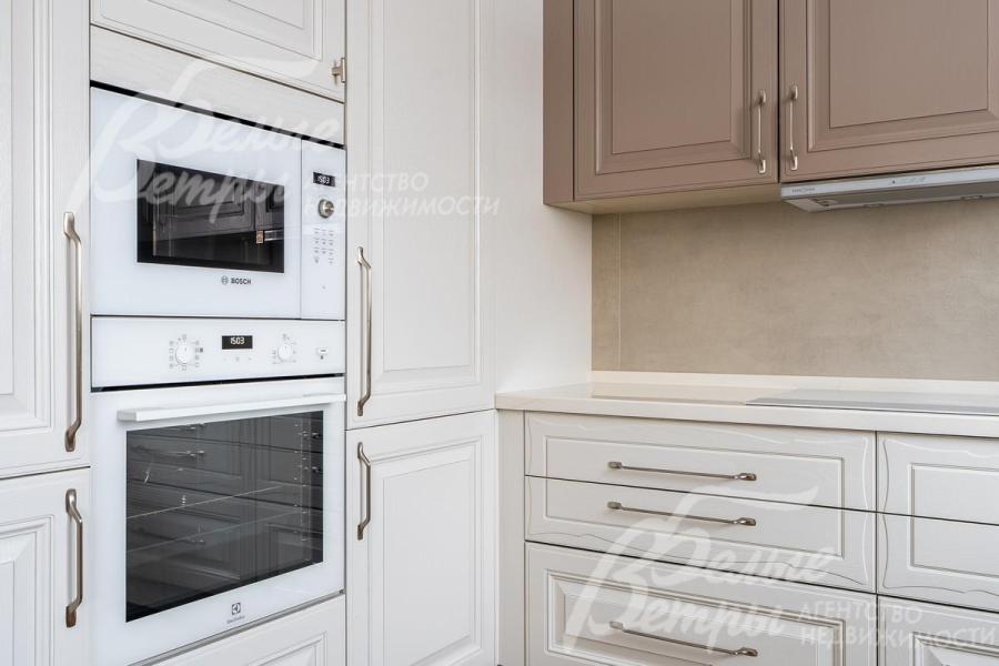 В кухне техника легендарных брендов: Bosch, Electrolux, Liebherr.