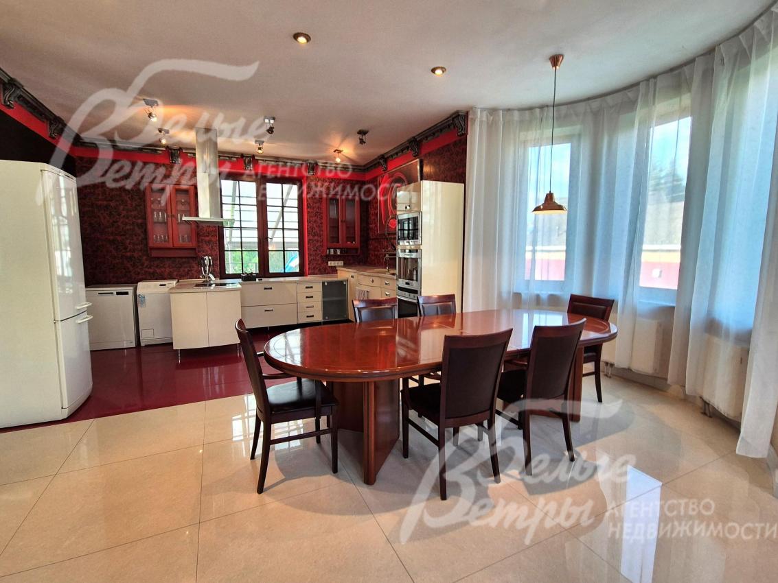 Столовая группа из массива на 6 персон. 