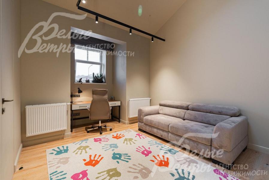 Спальня с балконом