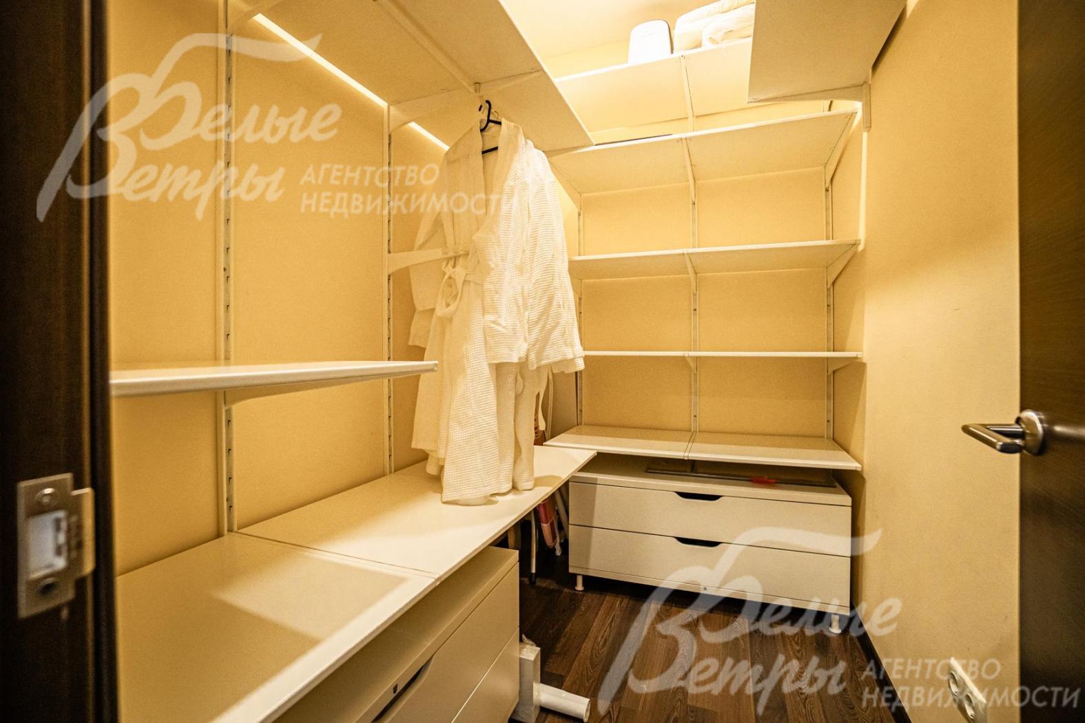 Гардеробная на втором этаже