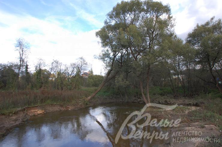 Через поселок протекает река Незнайка
