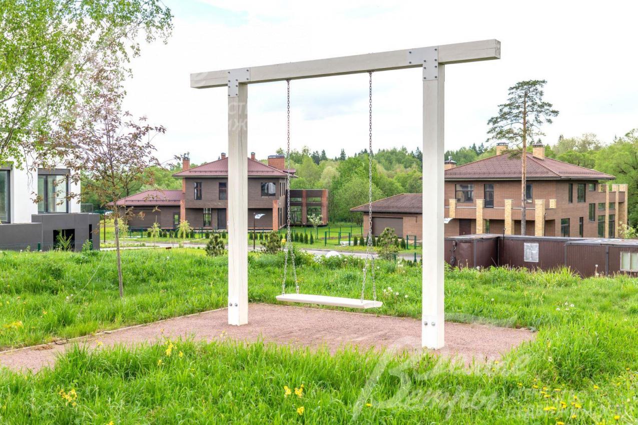 Зона отдыха на территории поселка