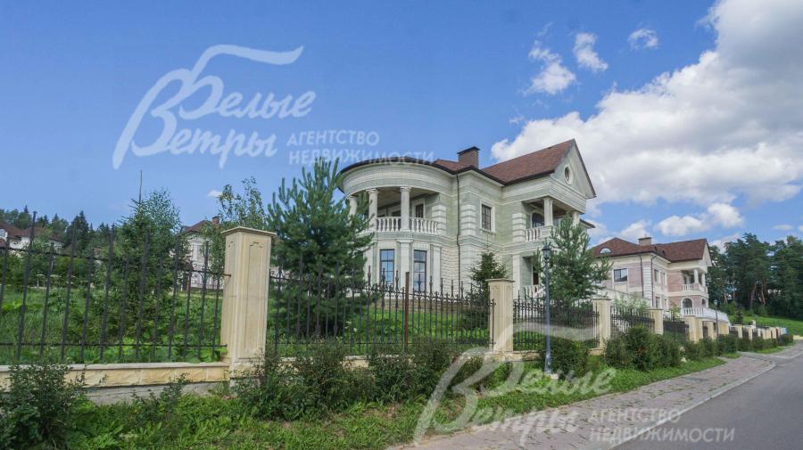 Кирпичный дом на участке 21 сотки в строгоохраняемом поселке Идиллия