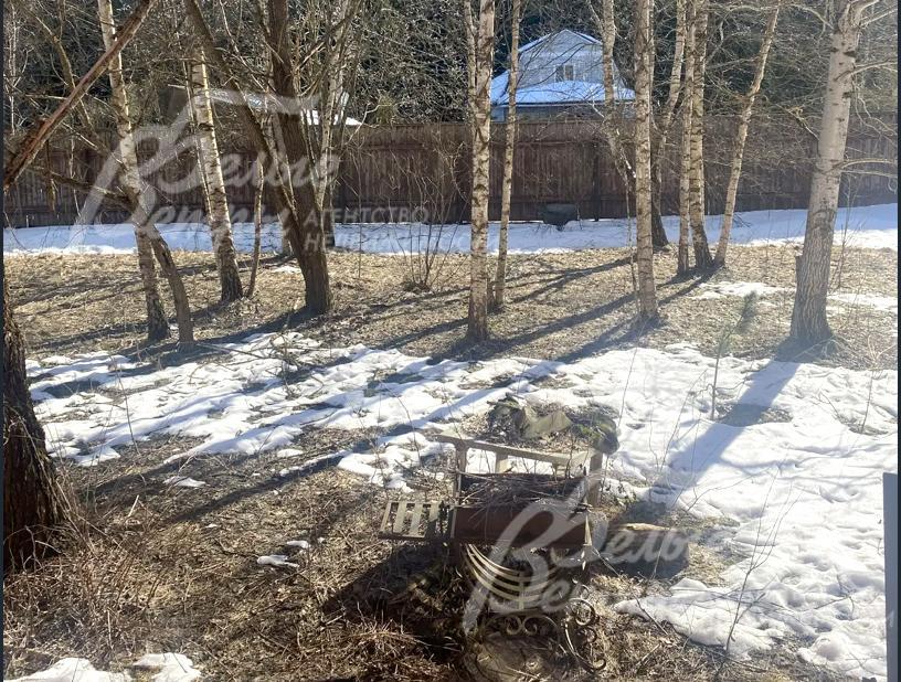 Земля готова к строительству жилого дома и благоустройству, на ней частично сохранены лесные деревья