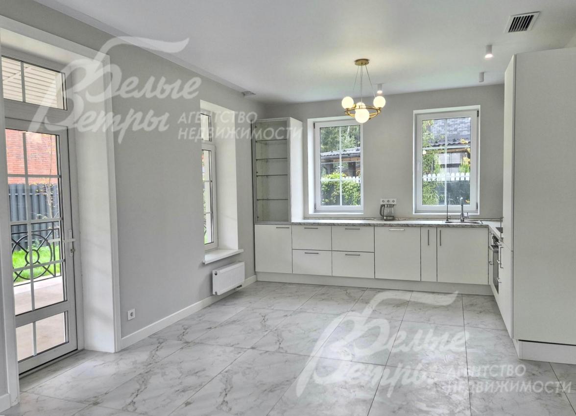 Кухня с выходом на террасу.