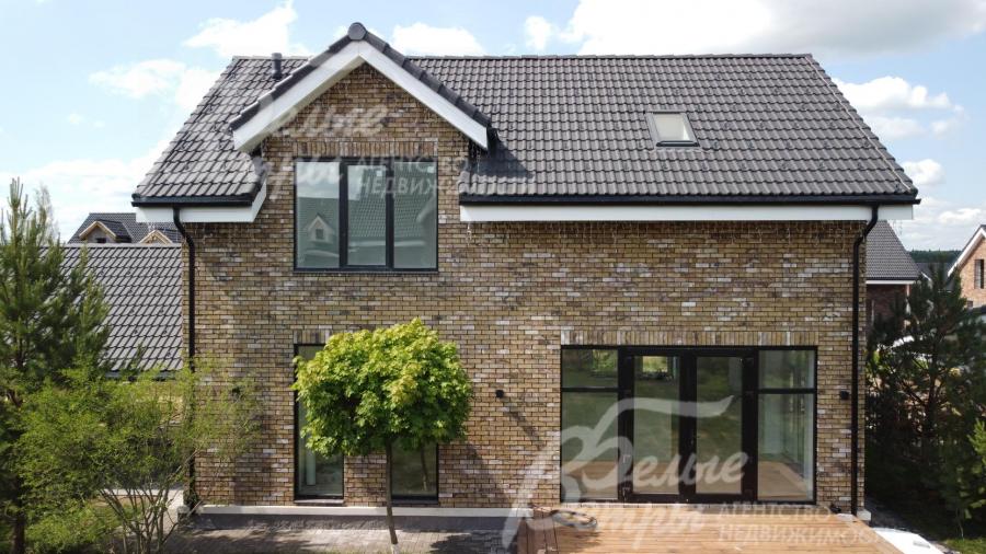 В доме 3 спальни и 2 санузла 