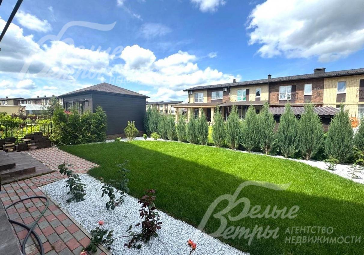 Высажены: 15 больших можжевельников, 15 туй смарагд, 20 туй брабант, яблони, груша.