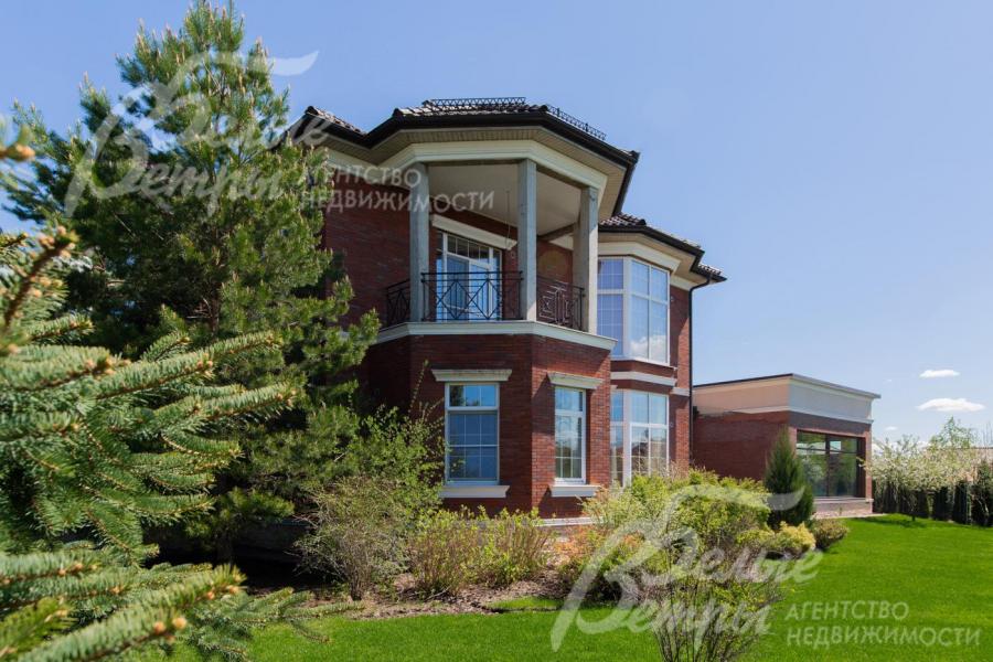 Дом 720 кв.м с бассейном и гаражом на 2 м/м, на участке 20 соток в поселке Праймвиль