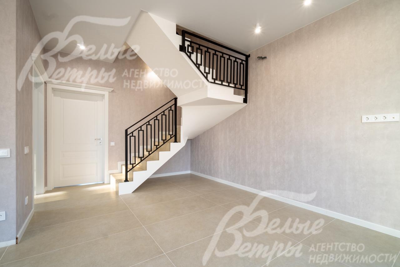 Лестница на монолитном основании, ширина 1 метр