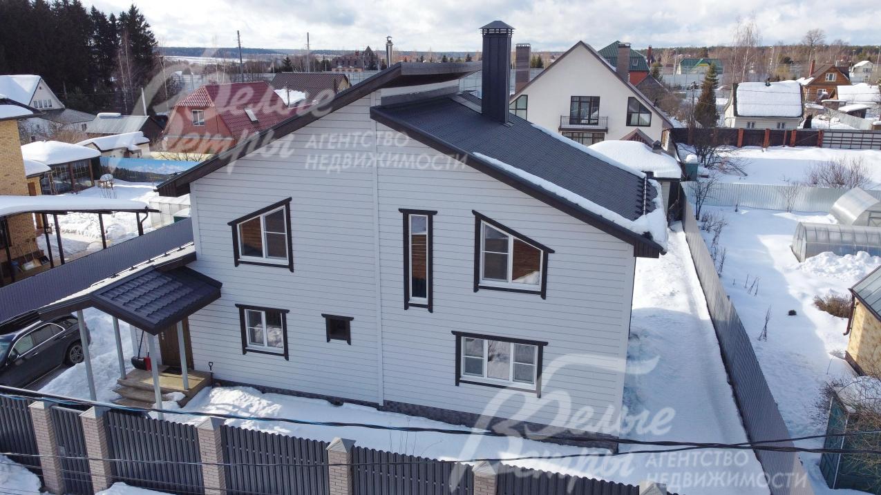 Дом из бруса под ключ на участке площадью 8 соток в поселке Верховье