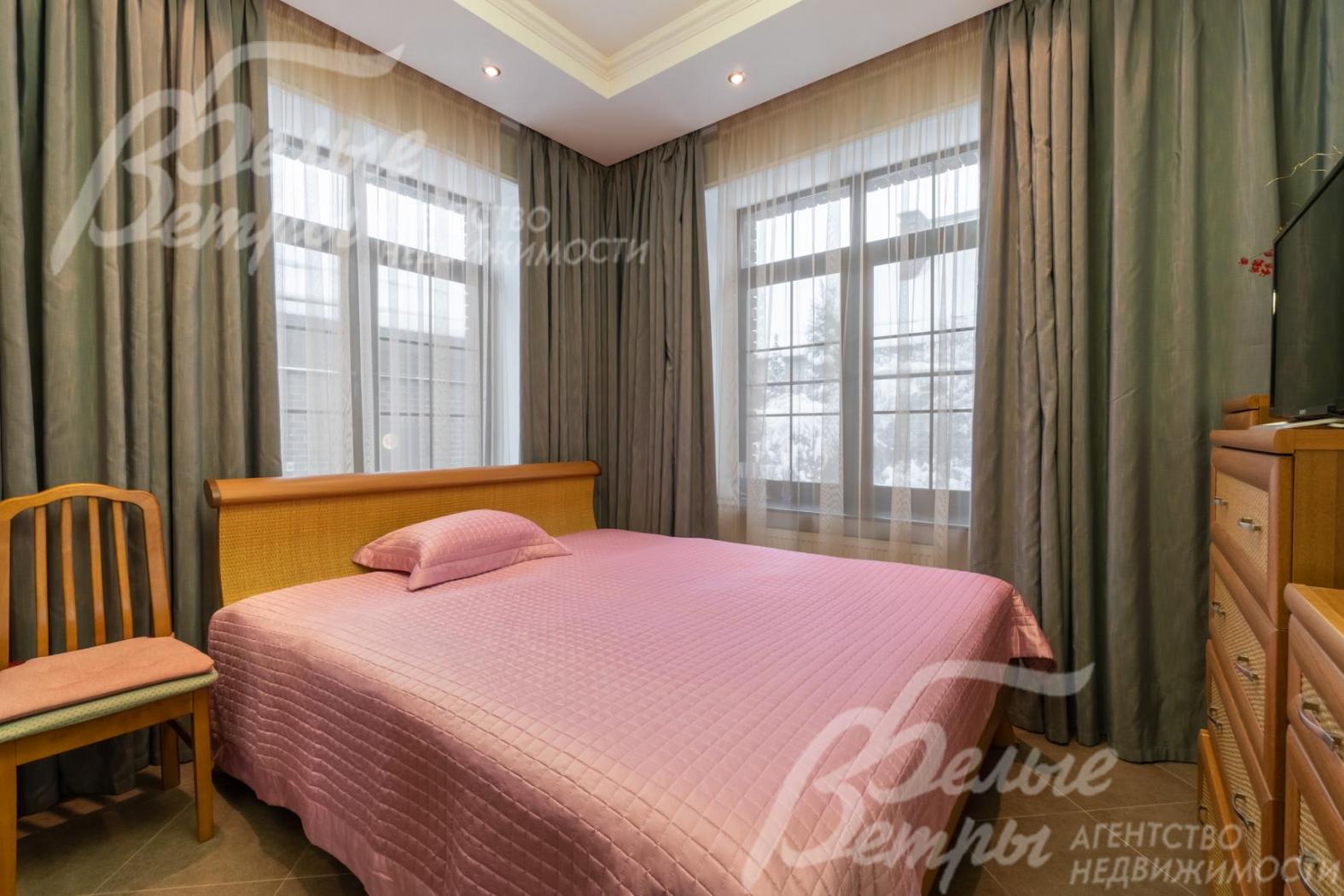 Спальня 13 кв.м на первом этаже 