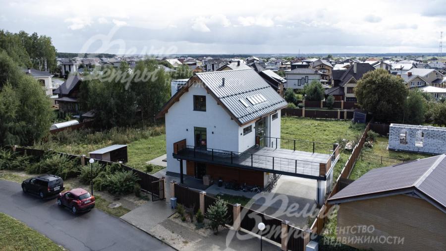 Коттедж с мебелью на участке площадью 22 сотки в охраняемом коттеджном поселке Стольный