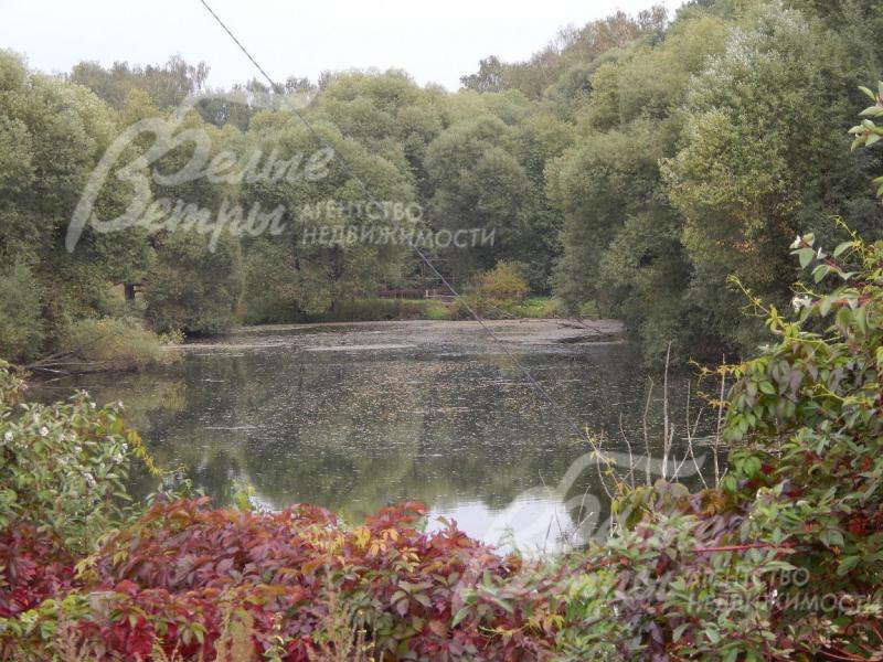 Участок граничит с рекой