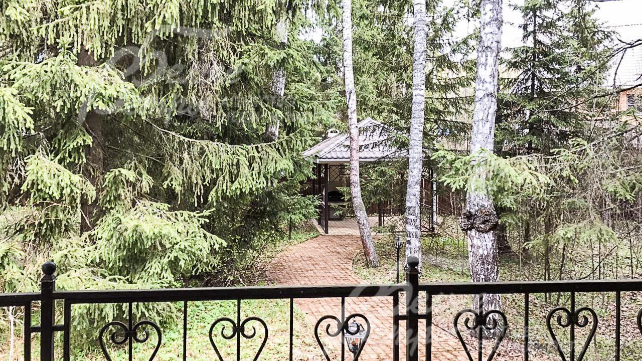 Вид с террасы первого этажа