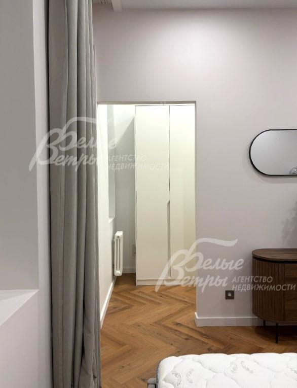 Вход в гардеробную в главной спальне