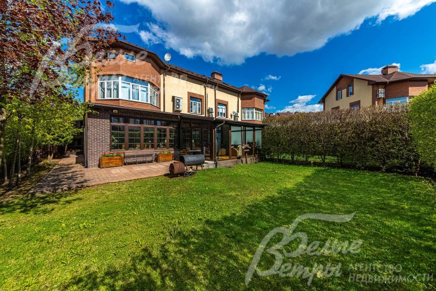 Меблированная торцевая секция таунхауса 450 кв.м в ЖК Дубровка 