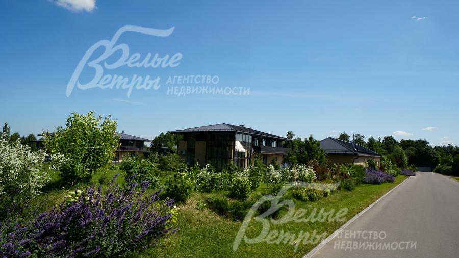 Ухоженные улицы с ландшафтным дизайном в поселке Эко-Варварино