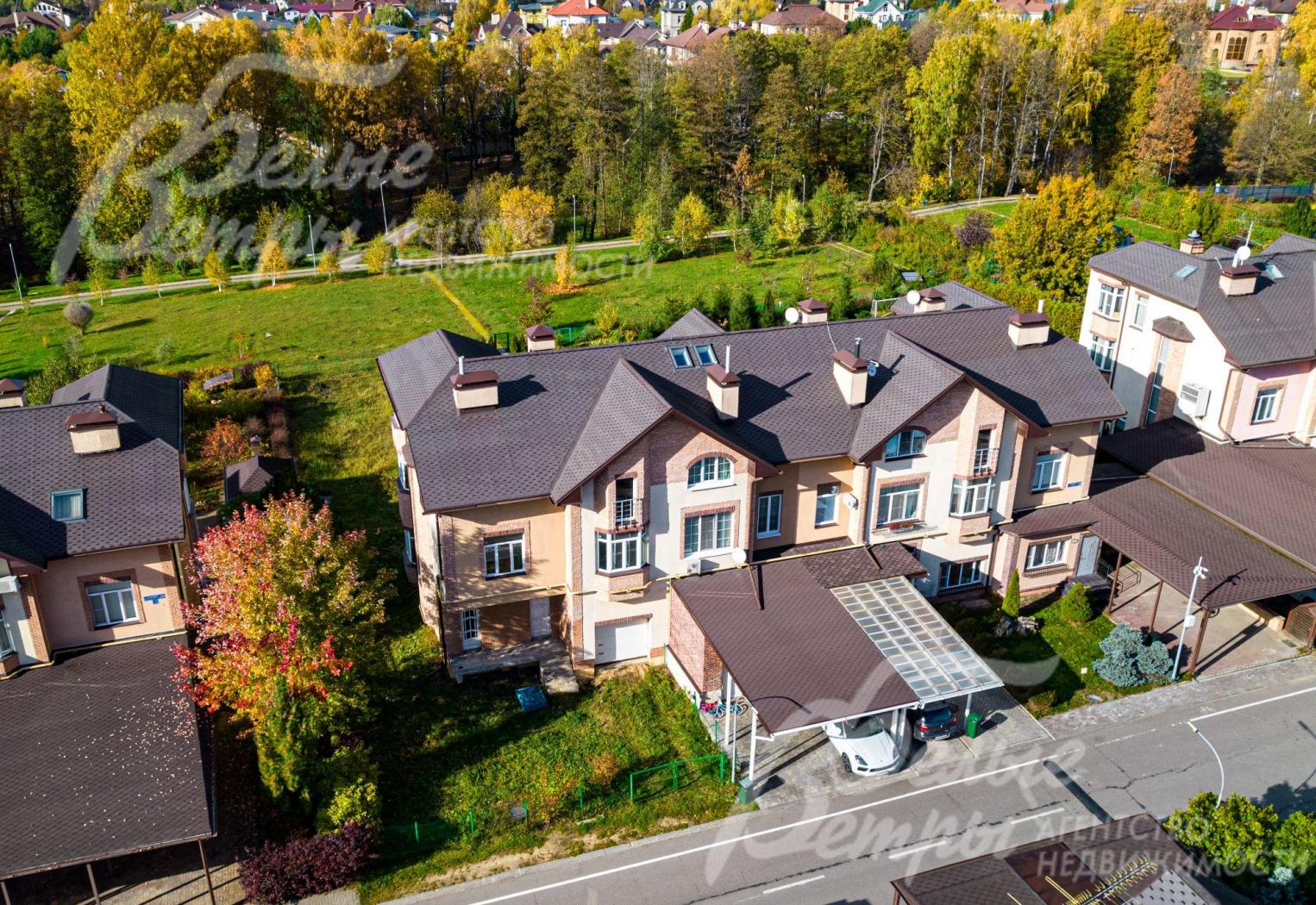 Секция с участком 4 сотки в собственности