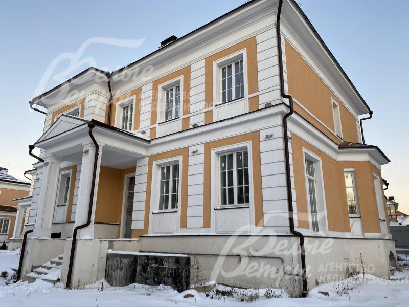 Фасад отделан под ключ