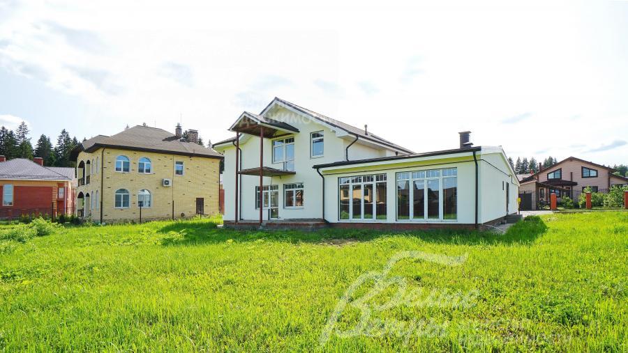 Дом под чистовую отделку с бассейном