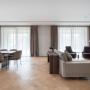 Установлены три раздвижные портала в гостиной и столовой шириной 3 м, высотой 3 м