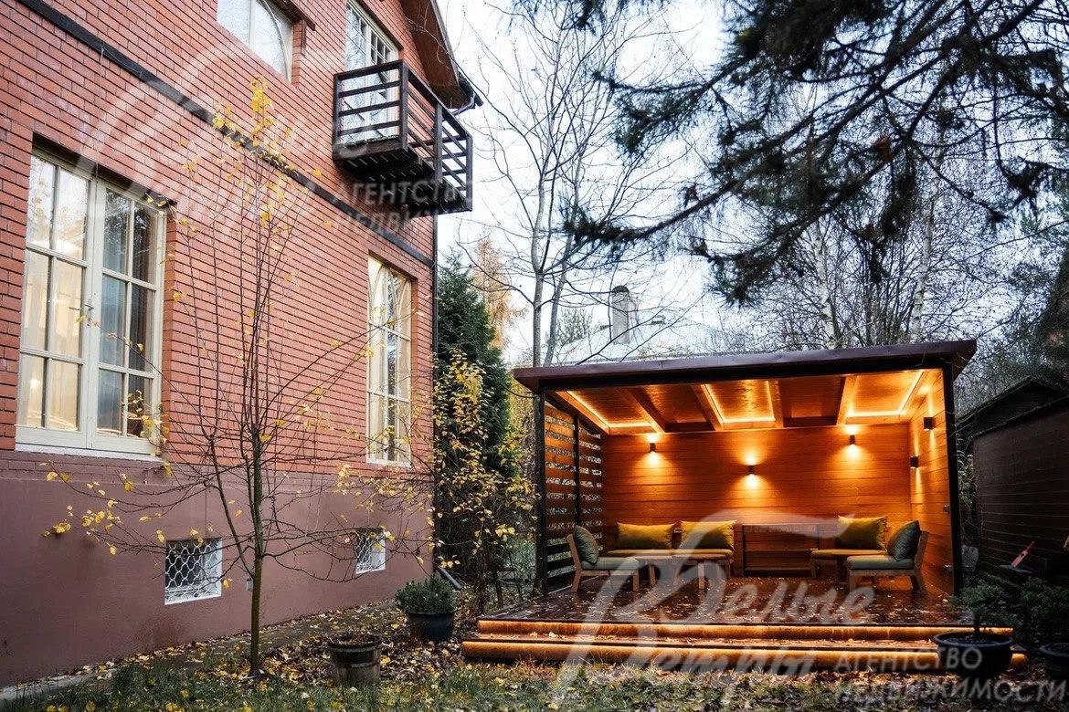 Крытая беседка на участке 6 соток