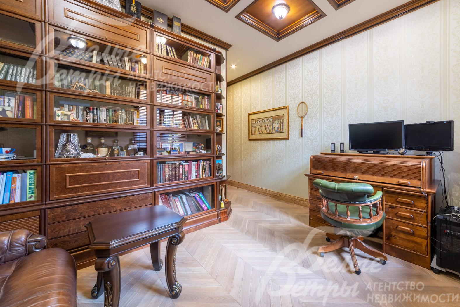 Кабинет на 1ом этаже