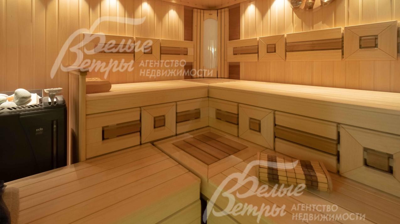 Парная с немецкой печкой, отделана абашем и канадским кедром