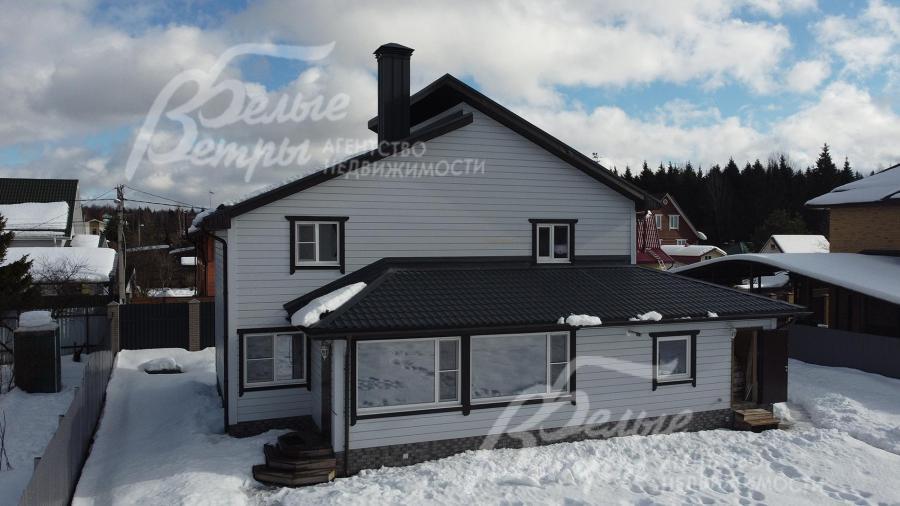 Дом с мебелью в аренду на участке площадью 8 соток в коттеджном поселке Верховье