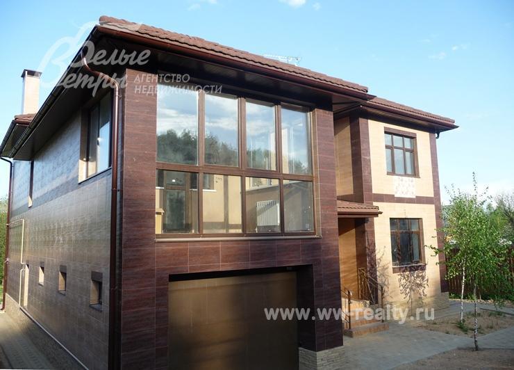 Стены облицованы керамогранитом